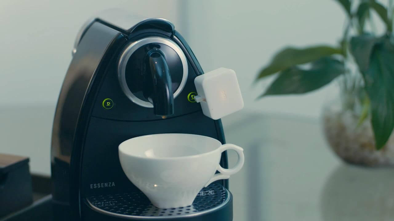 Switchbot включва кафемашина