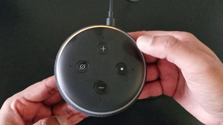 echo dot свети оранжево