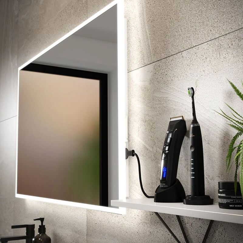 огледало за баня с подгряване и контакт