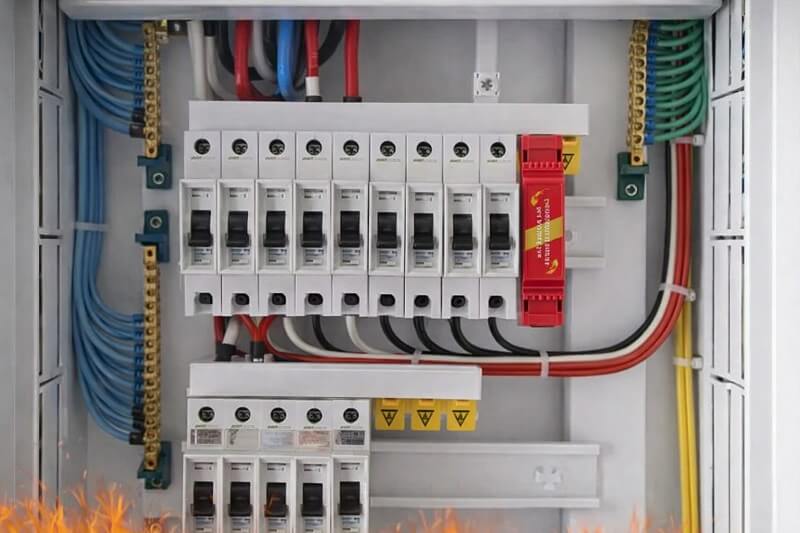 пожарогасител монтиран в електрическо табло